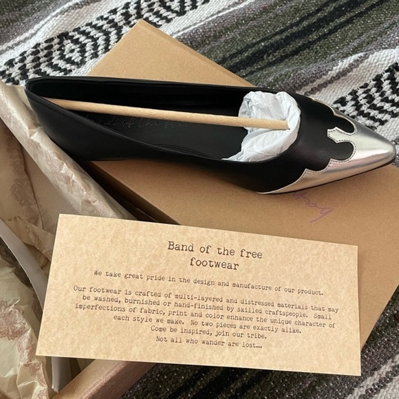 BAND OF THE FREE Gald Metallic pointed Toe black silver Western Flats size 9 NWT - Picture 11 of 13